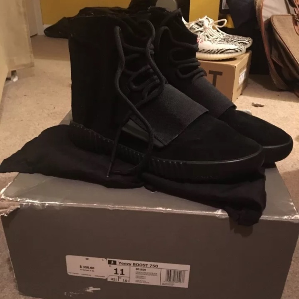 Yeezy 750 boost Triple Black